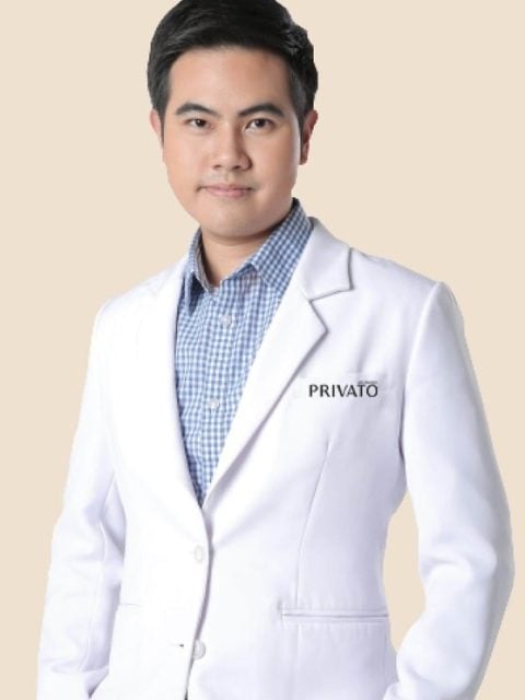 นายแพทย์พนิต อุนรัตน์ — Facial Design Doctor