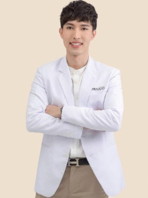 นายแพทย์สิทธิกร รุ่งจำรัสโสภา — Facial Revitalisation Doctor